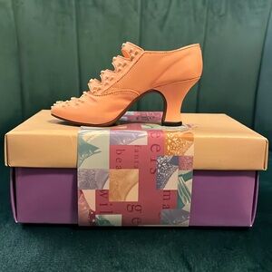 Just The Right Shoe Figurine Promenade with Certificate of Authenticity